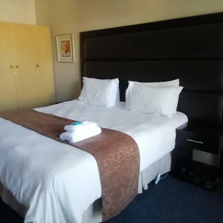 Hemmingways Bed and Breakfast King William's Town Exteriör bild