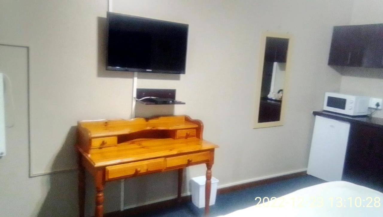 Hemmingways Bed and Breakfast King William's Town Exteriör bild