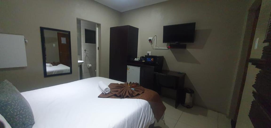 Hemmingways Bed and Breakfast King William's Town Exteriör bild