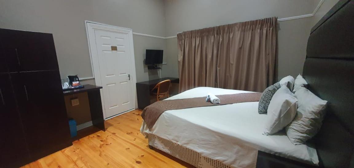 Hemmingways Bed and Breakfast King William's Town Exteriör bild