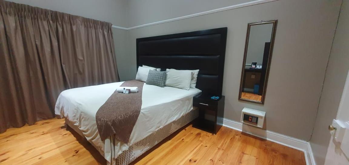 Hemmingways Bed and Breakfast King William's Town Exteriör bild
