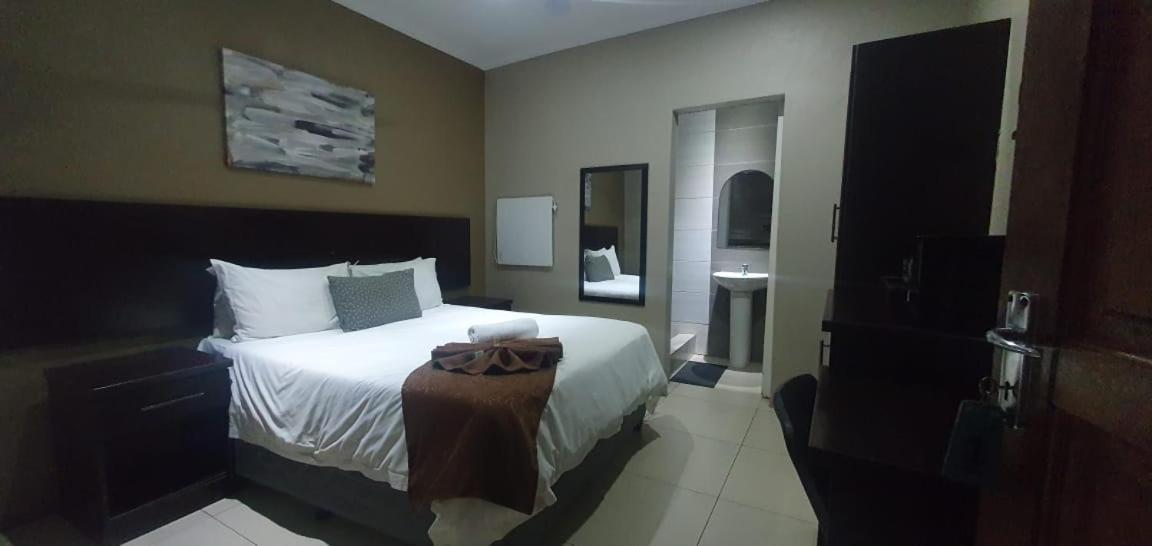 Hemmingways Bed and Breakfast King William's Town Exteriör bild