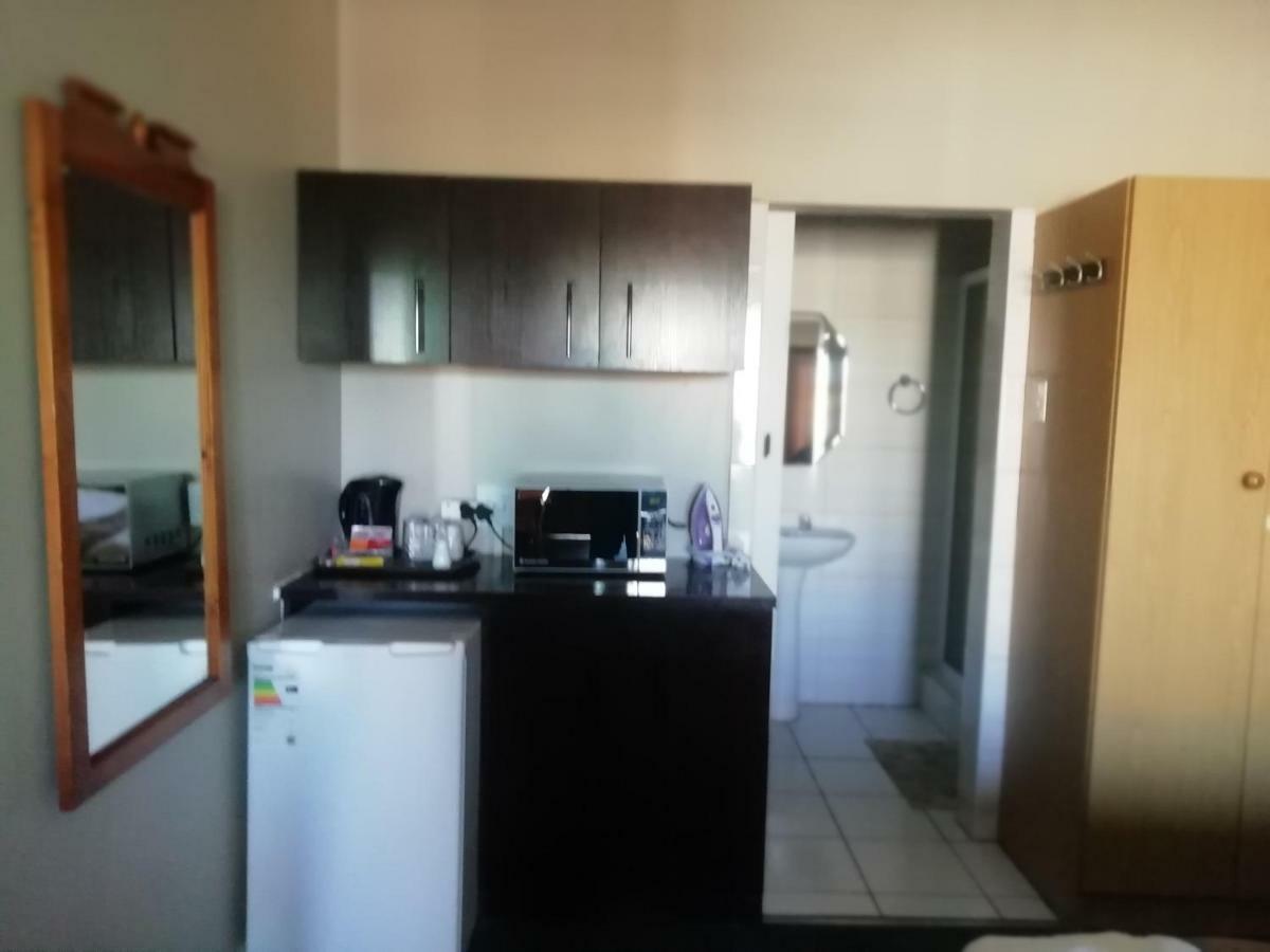 Hemmingways Bed and Breakfast King William's Town Exteriör bild