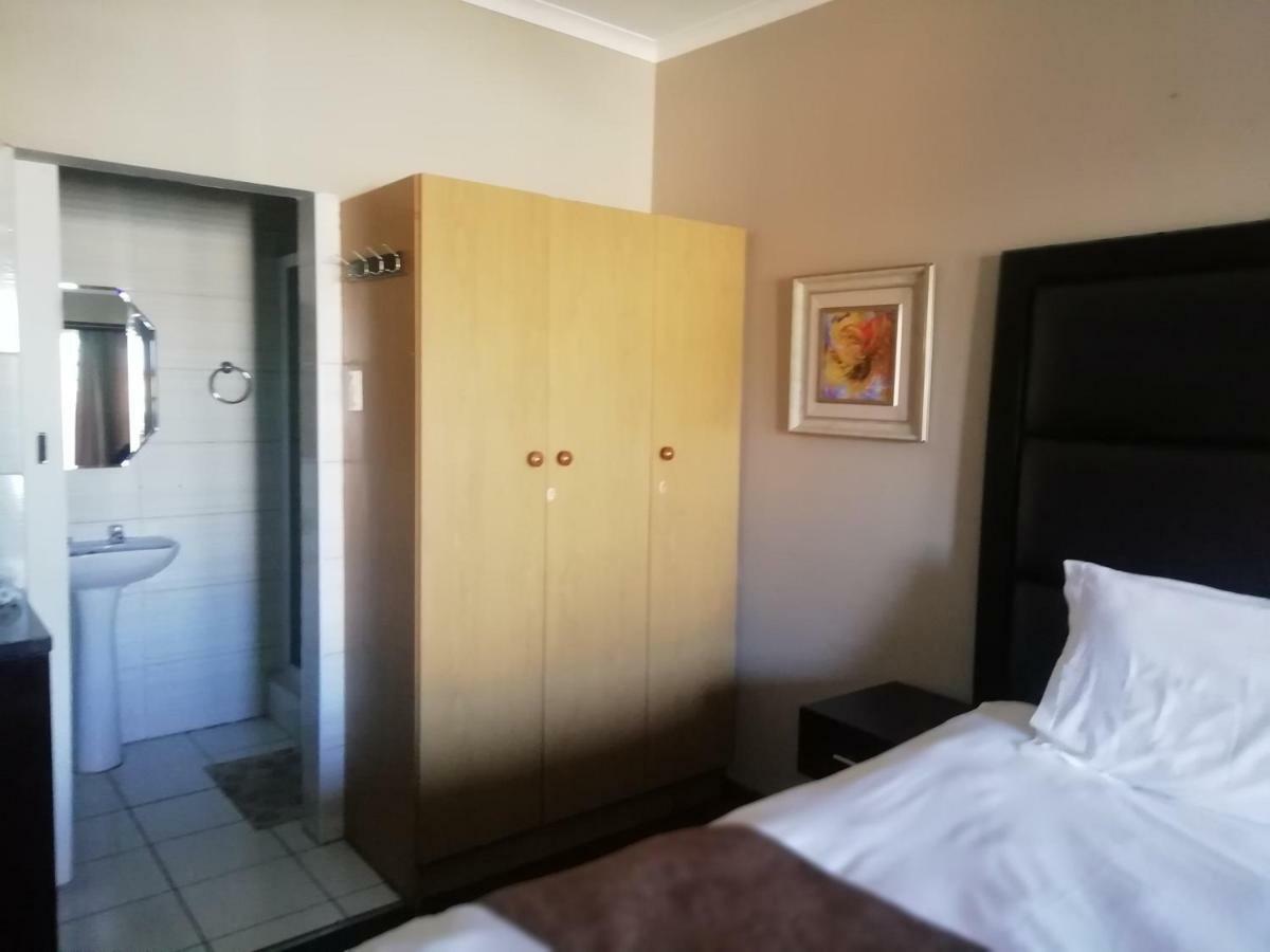 Hemmingways Bed and Breakfast King William's Town Exteriör bild