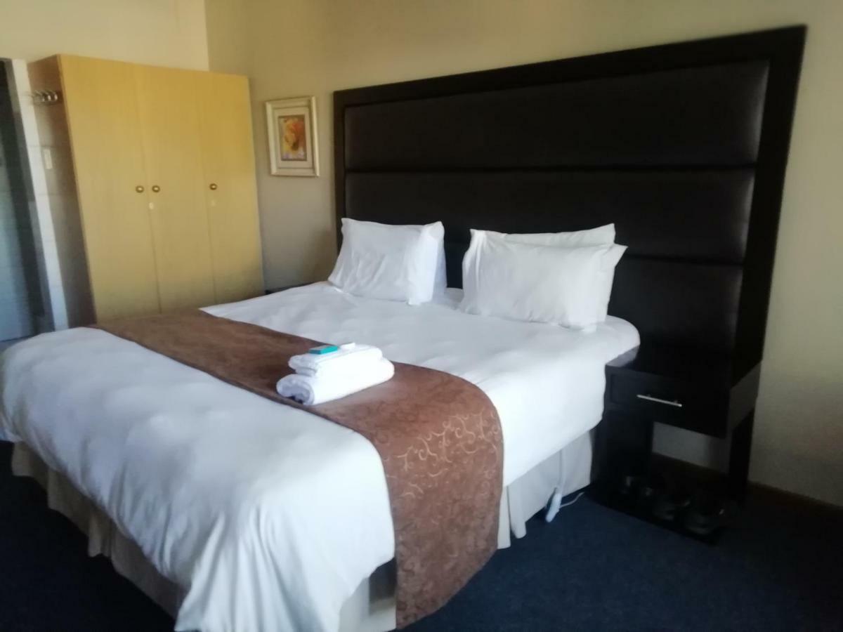 Hemmingways Bed and Breakfast King William's Town Exteriör bild